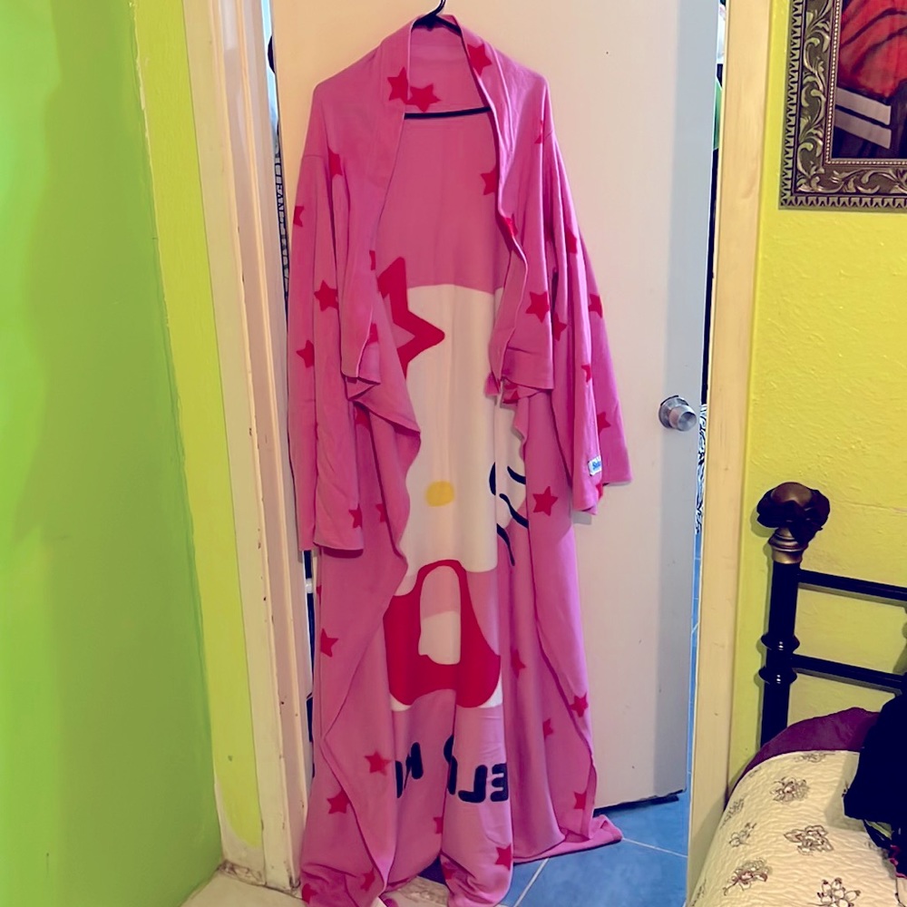 HELLO KITTY SNUGGIE 😍